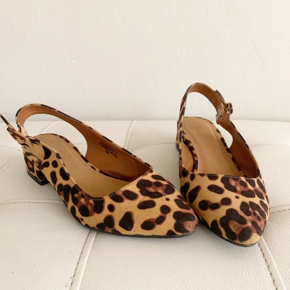 Beautiful animal print flats